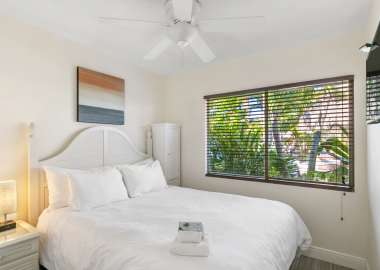 Siesta-Key-Beachside-Villas-One-Bedroom-Suite-Bedroom