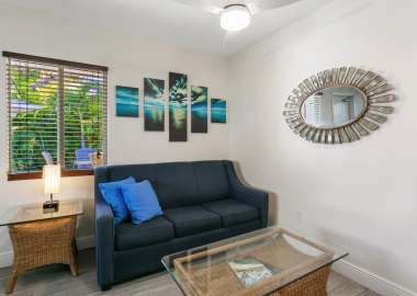 Siesta-Key-Beachside-Villas-One-Bedroom-Suite-Sitting-Area