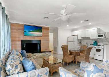 Siesta-Key-Beachside-Villas-Owners-Suite-Sitting-Area-1